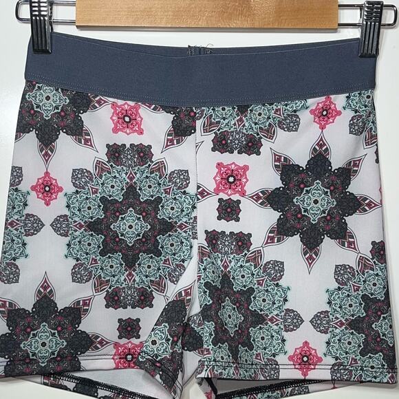 Onzie Flow Bike Shorts Color: Boho Love Print Woman's size Small/medium #285 - Picture 7 of 15